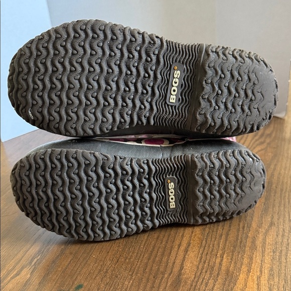 Bogs Kids' classic high bubbles Brown and Pink Boots. Size 5 - Picture 5 of 6